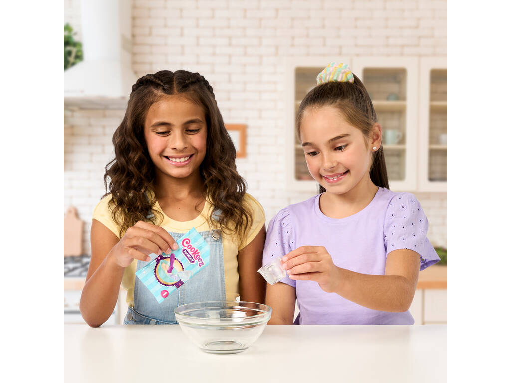 Cookeez Makery Frigorífico Mágico con Peluche Sorpresa